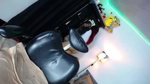 Snapshot of ivan_standford chatting on November 16, 2025, 11:10 pm y online show from November 16, 2025, 11:10 pm