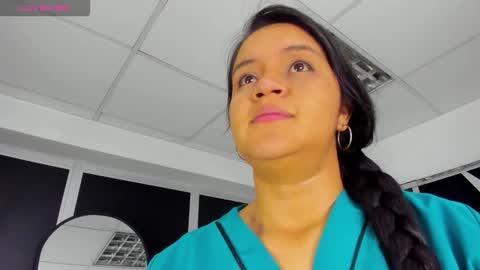 ivannaa18 online show from September 17, 2025, 3:08 am