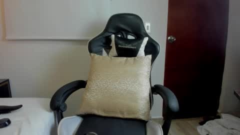 Snapshot of ivette_swan chatting on February 11, 2026, 12:48 am I V E T T E online show from February 11, 2026, 12:48 am