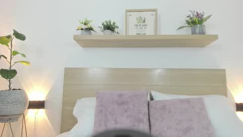 Snapshot of ivette_swan chatting on February 12, 2026, 12:33 pm I V E T T E online show from February 12, 2026, 12:33 pm