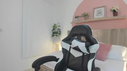 Snapshot of ivette_swan chatting on February 21, 2026, 12:28 pm I V E T T E online show from February 21, 2026, 12:28 pm