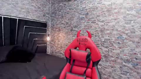 Ivis  online show from February 10, 2025, 5:41 pm