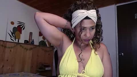 ivonne_collins33 online show from January 13, 2026, 9:09 pm