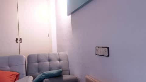 Ivonne online show from February 21, 2025, 8:51 am