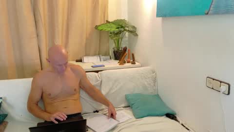 ivonneanddom online show from October 29, 2025, 10:39 am