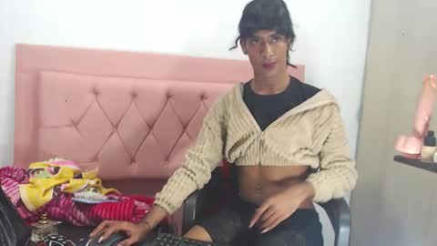 ivonneth online show from February 17, 2026, 12:23 pm