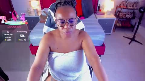 Snapshot of ivonsanchez chatting on September 9, 2025, 3:17 am IVONSANCHEZ online show from September 9, 2025, 3:17 am