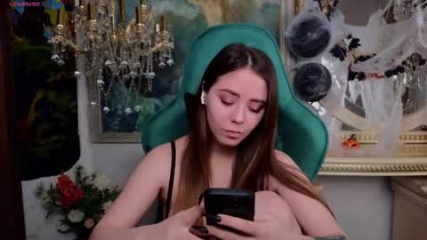 ivorywood_ online show from October 15, 2025, 11:10 am