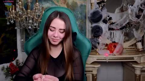 ivorywood_ online show from November 10, 2025, 4:28 pm