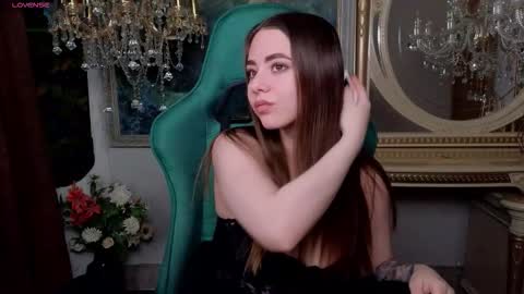 ivorywood_ online show from November 19, 2025, 10:37 am