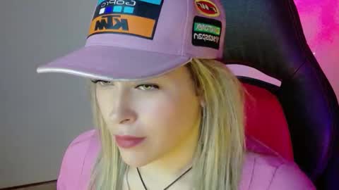 Snapshot of ivy__taylorr chatting on November 5, 2025, 10:21 pm Diana Rojas online show from November 5, 2025, 10:21 pm