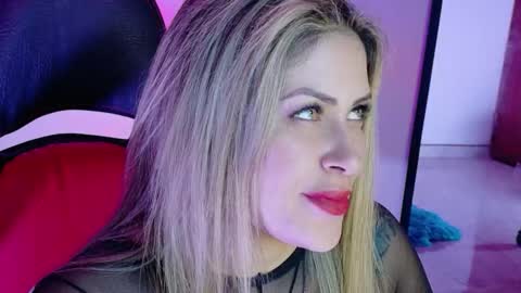 Snapshot of ivy__taylorr chatting on November 18, 2025, 12:05 am Diana Rojas online show from November 18, 2025, 12:05 am