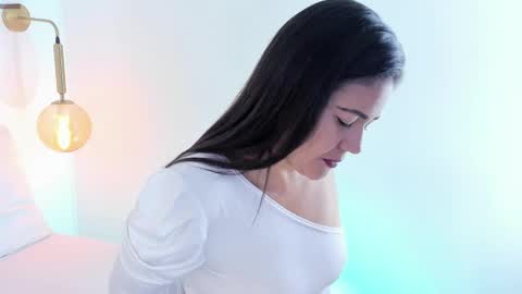 Ivy  online show from November 7, 2025, 1:44 pm