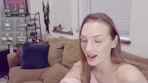 ivygrave online show from February 13, 2026, 7:32 pm