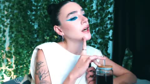 Miss Ivy online show from December 22, 2024, 4:59 pm