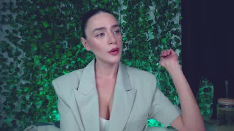 Miss Ivy online show from December 26, 2024, 5:19 pm