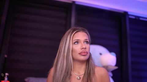 IvyRowa online show from February 23, 2025, 1:46 am