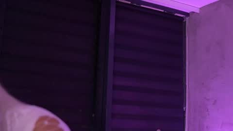 IvyRowa online show from September 19, 2025, 5:35 pm