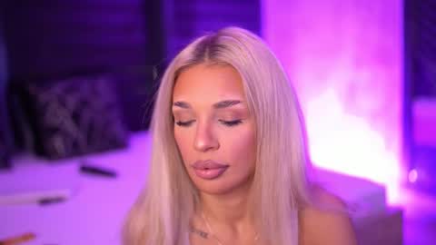 IvyRowa online show from October 2, 2025, 5:53 pm