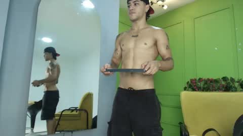 Snapshot of izaak_taylor7 chatting on April 26, 2026, 3:42 pm izaack online show from April 26, 2026, 3:42 pm