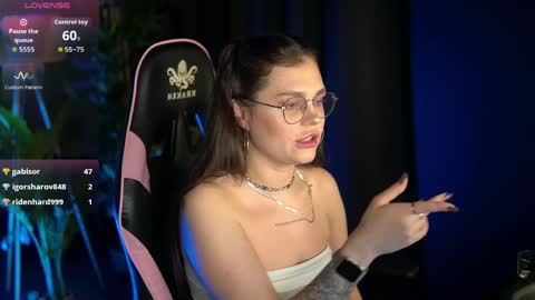 Snapshot of izabellabellaa chatting on May 9, 2026, 2:44 pm Lina online show from May 9, 2026, 2:44 pm