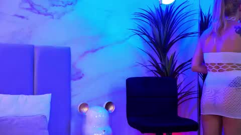 Snapshot of izabelle_02 chatting on March 27, 2026, 4:51 am izabelle_02 online show from March 27, 2026, 4:51 am