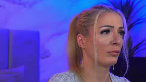 Snapshot of izabelle_02 chatting on April 4, 2026, 3:49 am izabelle_02 online show from April 4, 2026, 3:49 am