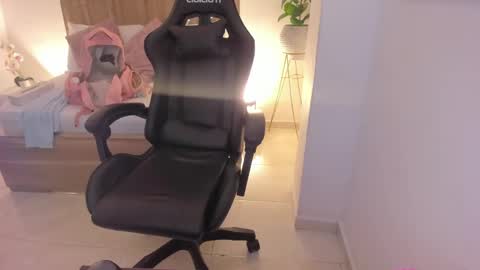 Iza online show from February 15, 2025, 2:15 am