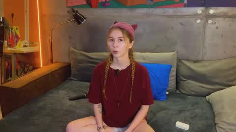 izi online show from October 6, 2025, 4:59 pm