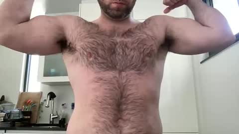 Izylduur online show from April 8, 2026, 9:42 am