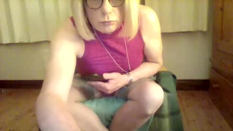 izzy_mchoney online show from May 16, 2026, 12:18 am