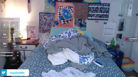 izzyishottttt online show from December 17, 2025, 10:49 pm