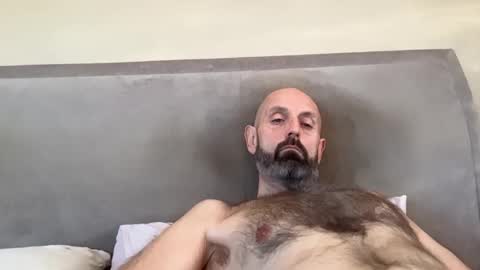 izzysboytoy1 online show from March 18, 2026, 8:06 am