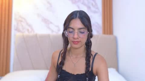 j_belle_ online show from May 27, 2026, 1:57 am