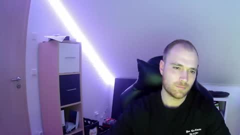 here4y online show from March 4, 2025, 6:18 pm