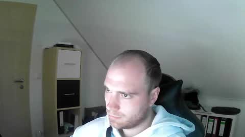 here4y online show from October 1, 2025, 8:42 am