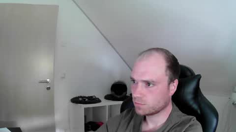 Snapshot of j_german783377 chatting on May 16, 2026, 2:16 pm here4y online show from May 16, 2026, 2:16 pm
