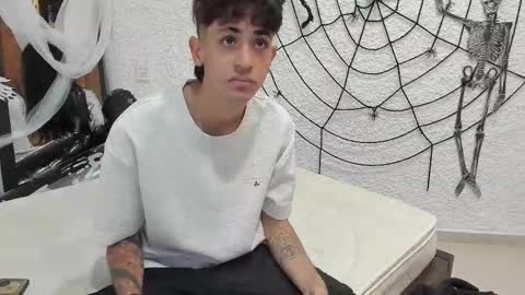 j_martony online show from October 15, 2025, 11:32 am