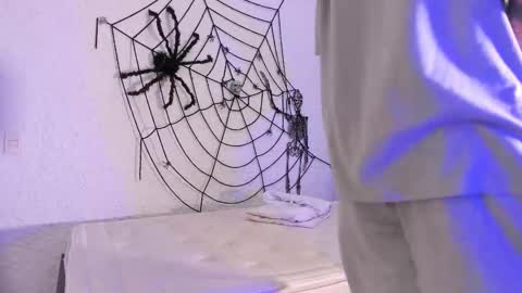 j_martony online show from October 16, 2025, 11:55 am