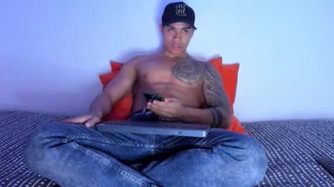 i am juan musiry independent model  online show from January 18, 2026, 4:16 am