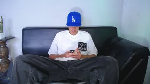 INDEPENDENT MODEL online show from January 8, 2025, 3:17 pm