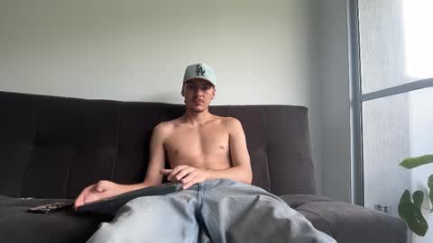 INDEPENDENT MODEL online show from October 18, 2025, 2:29 pm