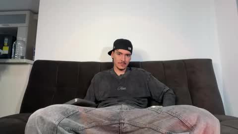 INDEPENDENT MODEL online show from November 16, 2025, 9:15 am