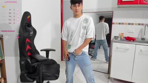 jacobo online show from February 25, 2025, 2:33 pm