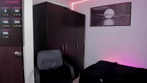 jade_candy21 online show from March 4, 2025, 6:07 pm