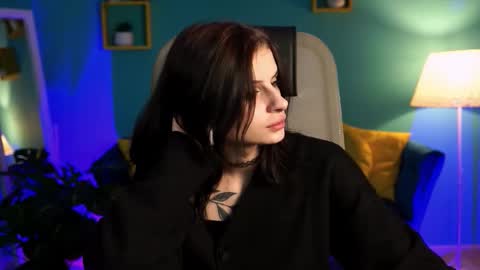 jade_castle online show from February 6, 2026, 4:43 pm