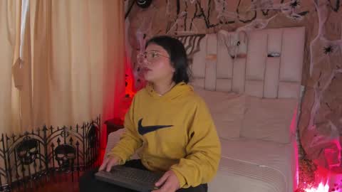 Snapshot of jade_nm chatting on October 21, 2025, 1:12 pm ade online show from October 21, 2025, 1:12 pm