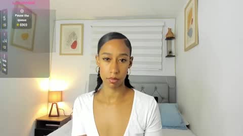 Jade smile online show from February 10, 2025, 2:48 pm