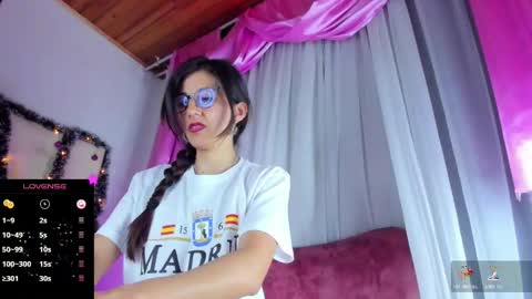 jade white  online show from December 17, 2024, 7:26 pm