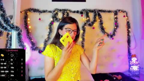 jade white  online show from December 23, 2024, 12:30 pm